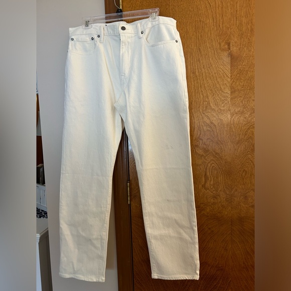 GAP100 men’s gab white jeans perfect for summer time fun - Picture 2 of 4